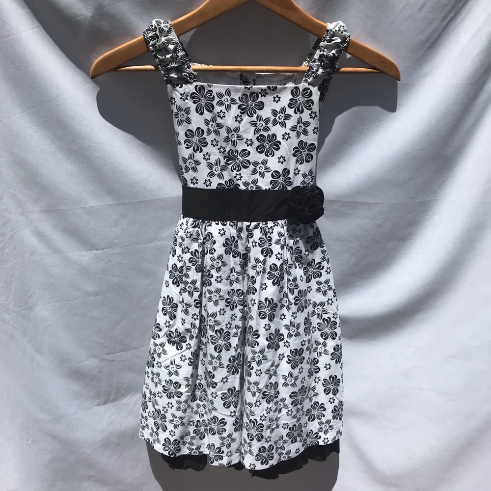 Antonia & Isabella Black & White Sleeveless Dress